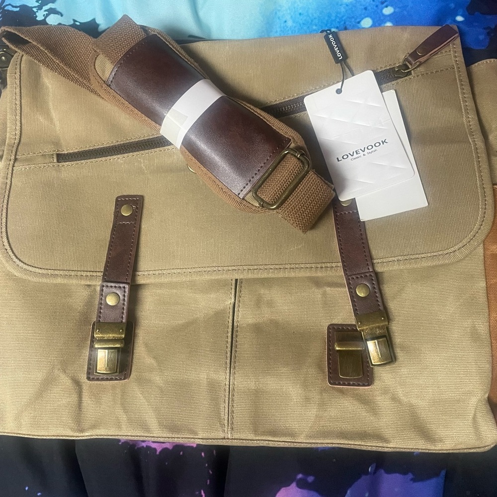 LOVEVOOK Mens Messenger Bag,computer bag. Travel bag. Waterproof NEW wTags
